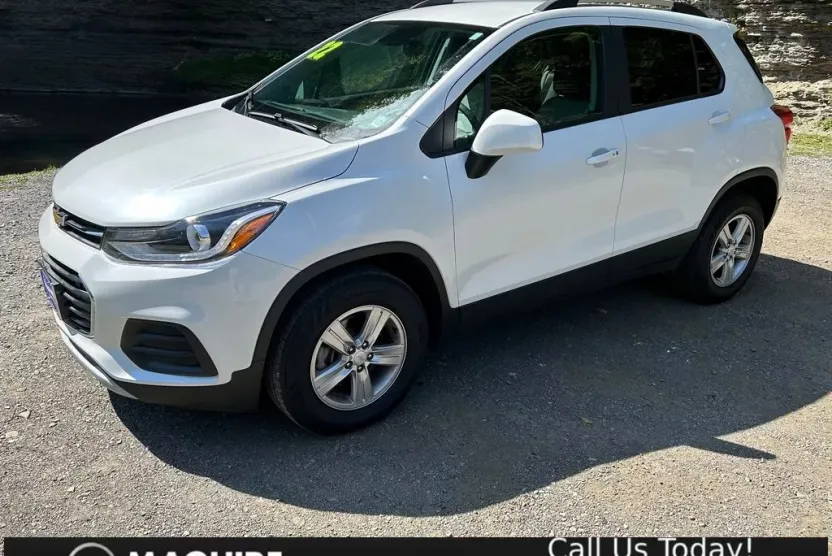 2022 Chevrolet Trax LT photo 1