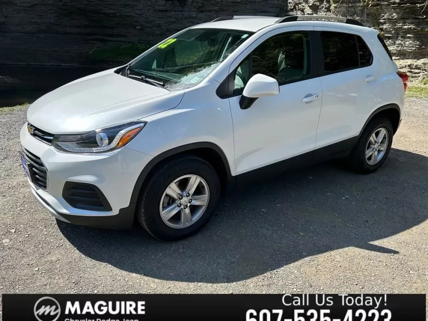 2022 Chevrolet Trax LT photo 1