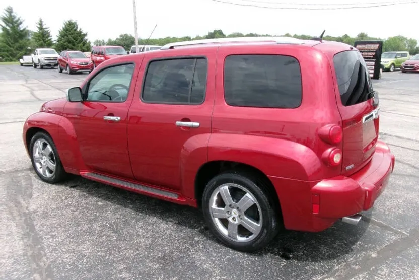 2010 Chevrolet HHR 2LT photo 1