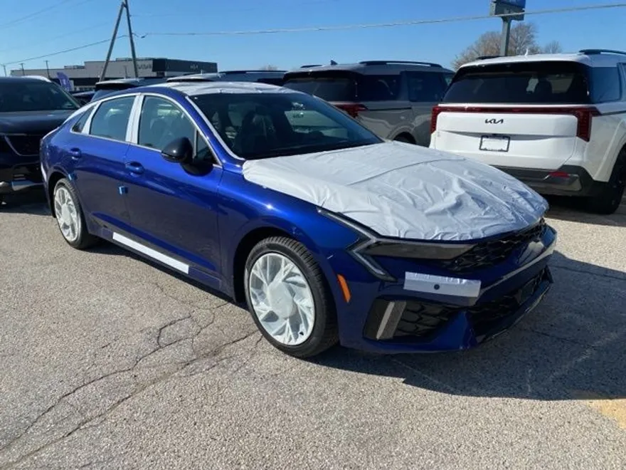 2025 Kia K5 GT-Line photo 1