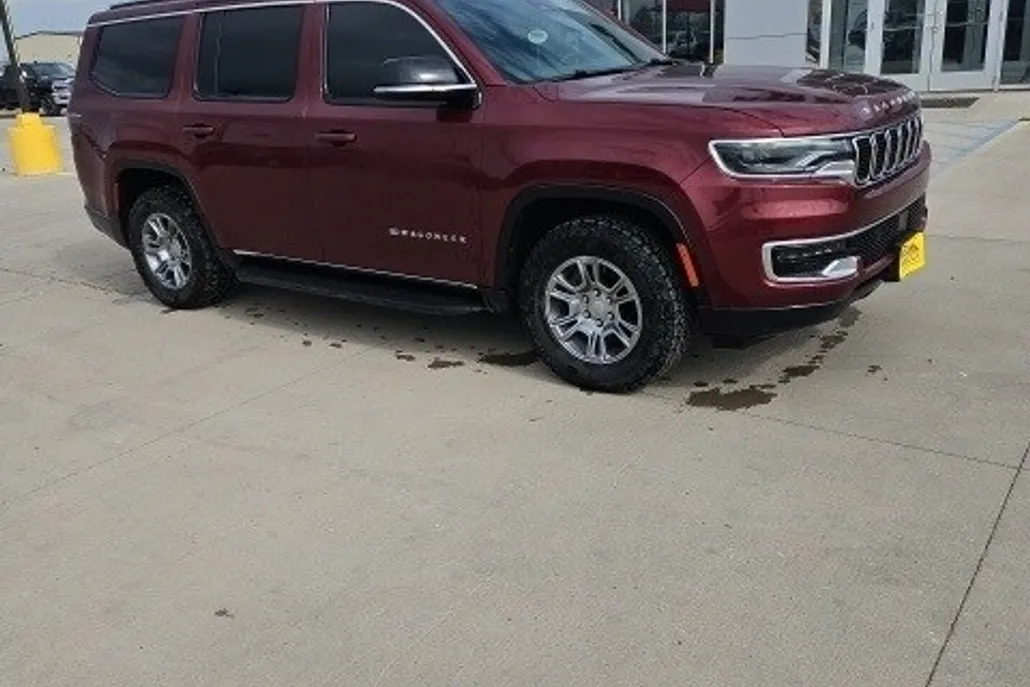 2023 Jeep Wagoneer Base photo 1