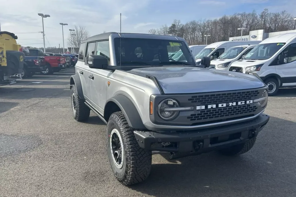2024 Ford Bronco Badlands photo 1