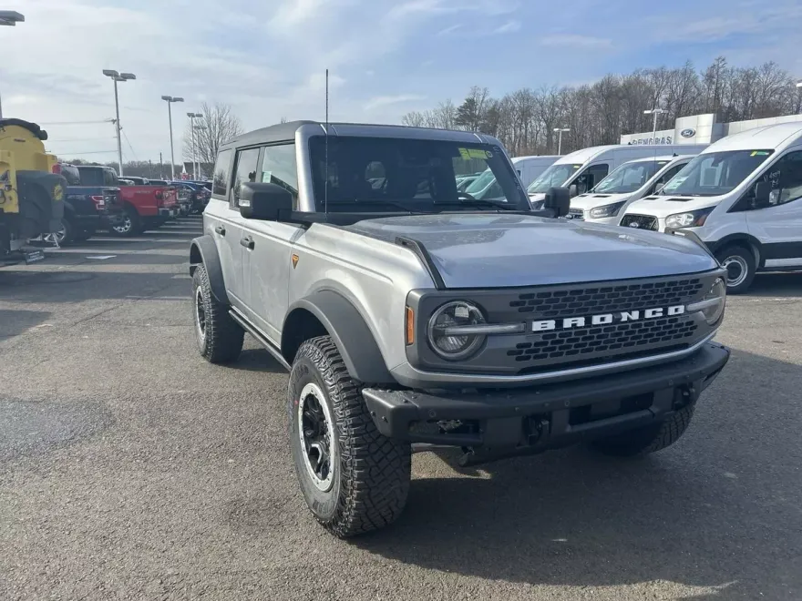 2024 Ford Bronco Badlands photo 1