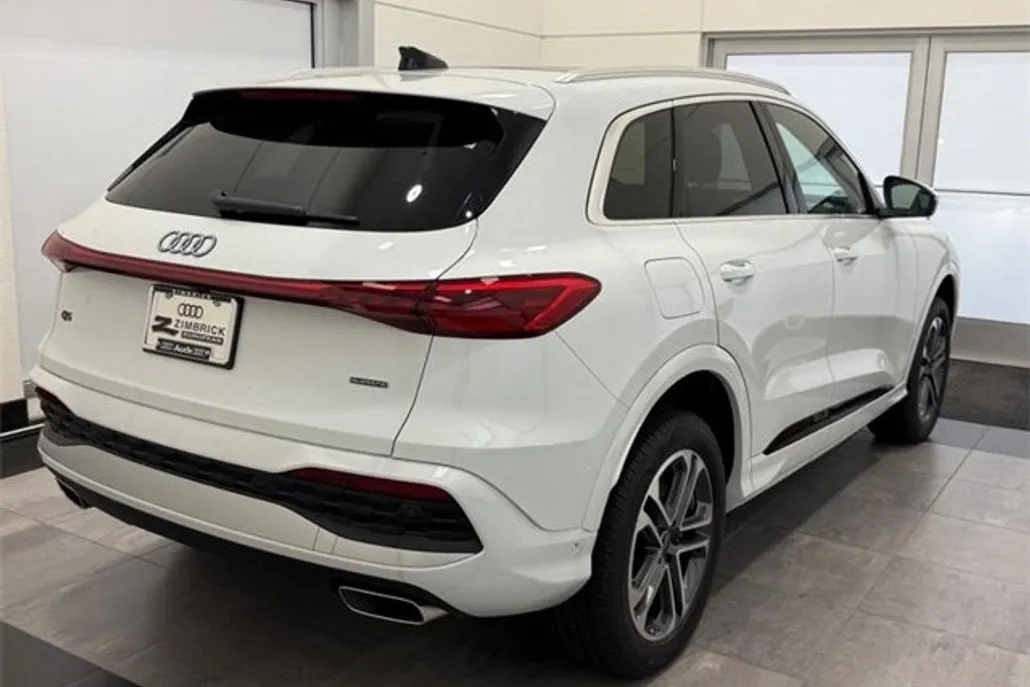 2025 Audi Q5 Premium photo 1