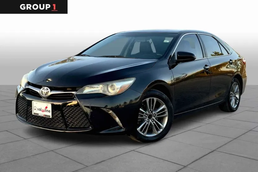 2015 Toyota Camry SE photo 1