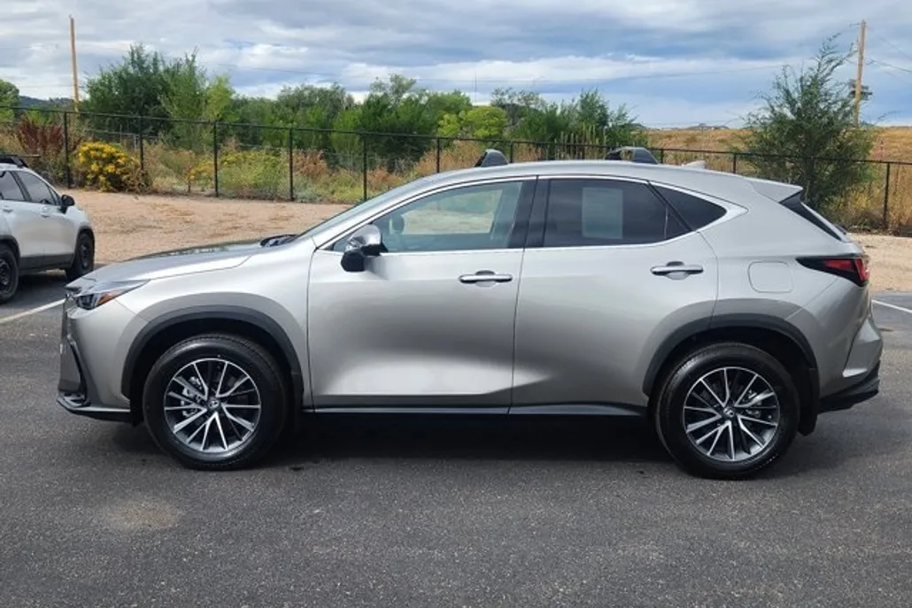 2025 Lexus NX 350h Premium photo 1