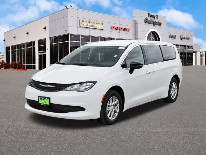 2025 Chrysler Voyager LX photo 1