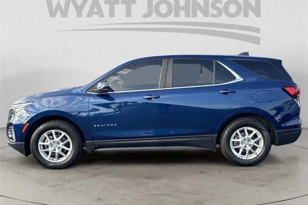2022 Chevrolet Equinox LT photo 1