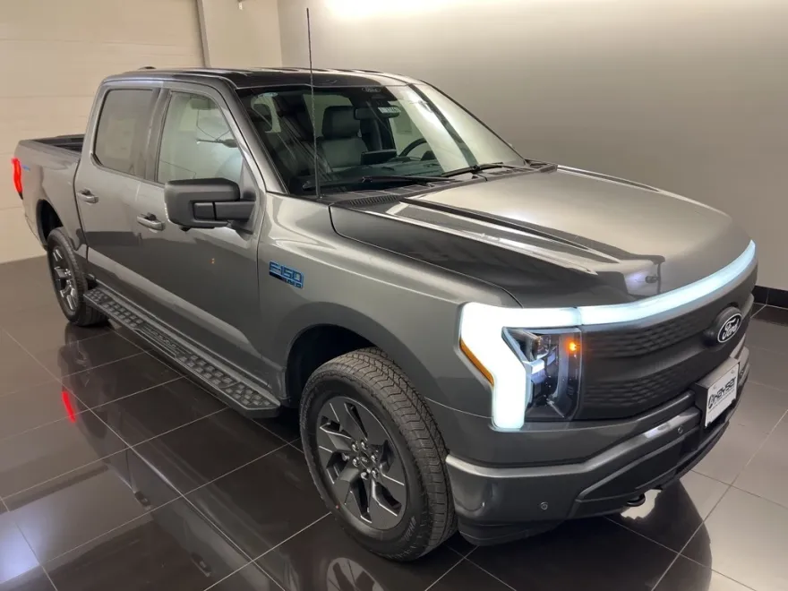 2025 Ford F-150 Lightning photo 1
