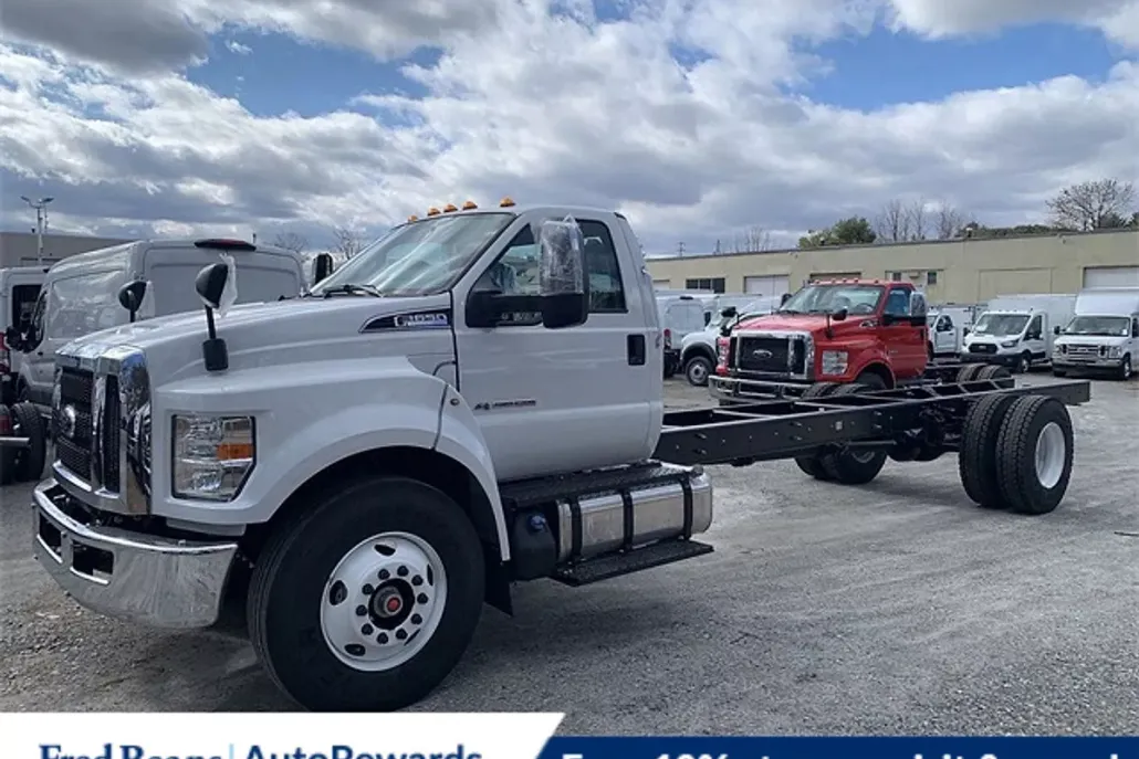 2026 Ford F-650 Base photo 1