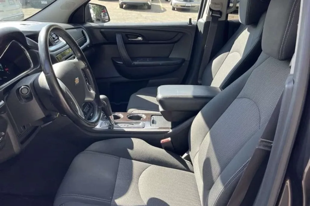 2015 Chevrolet Traverse 2LT photo 1