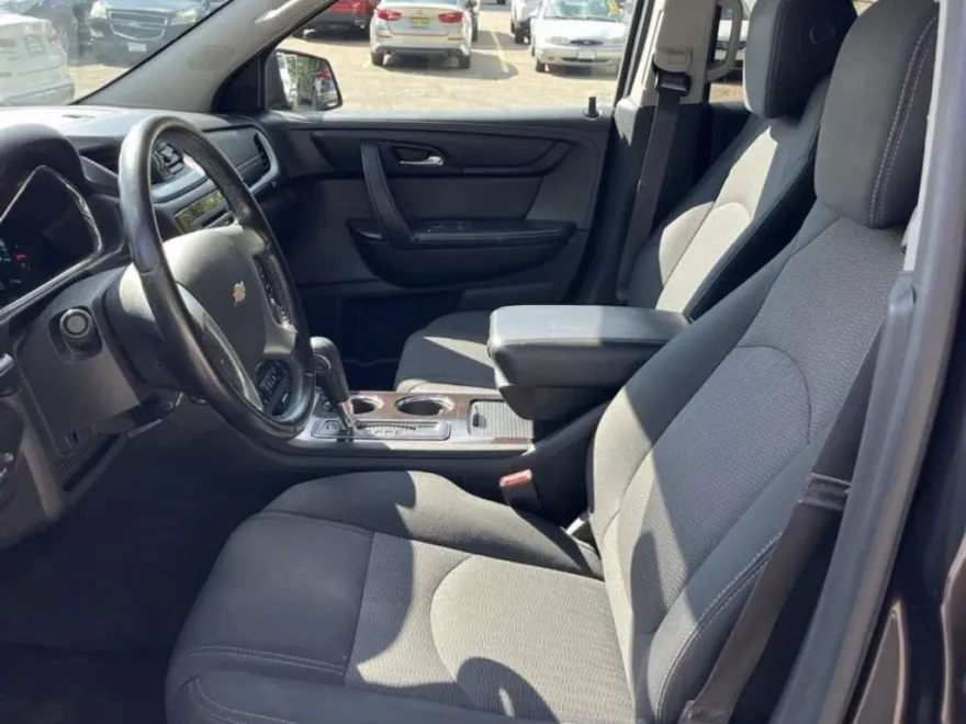 2015 Chevrolet Traverse 2LT photo 1