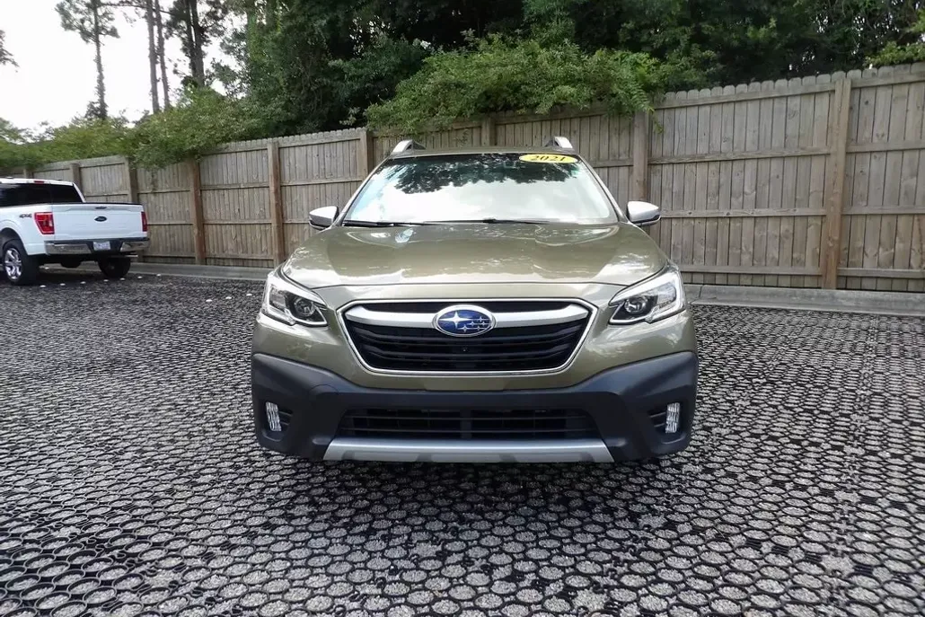 2021 Subaru Outback Touring photo 1