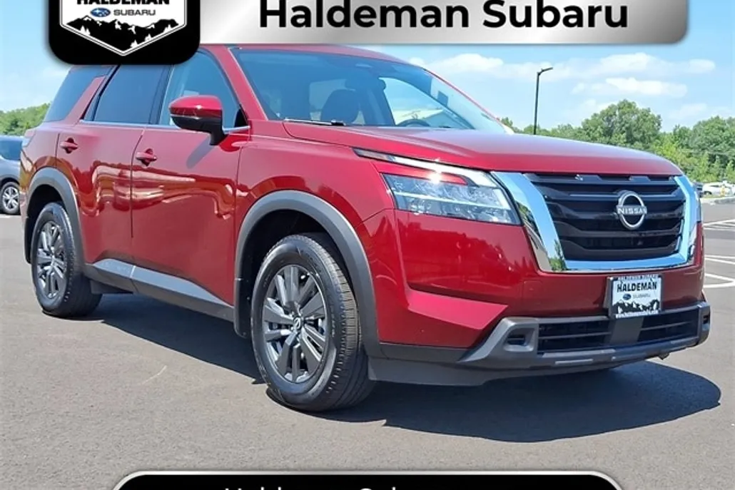 2022 Nissan Pathfinder SV photo 1