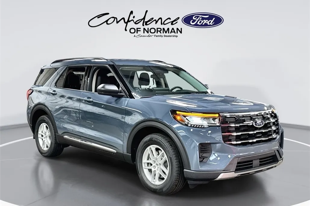 2025 Ford Explorer photo 1