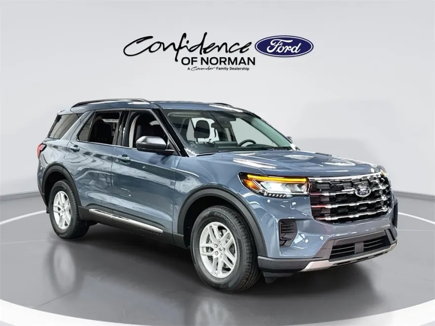 2025 Ford Explorer photo 1