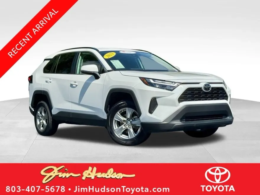 2023 Toyota RAV4 XLE photo 1
