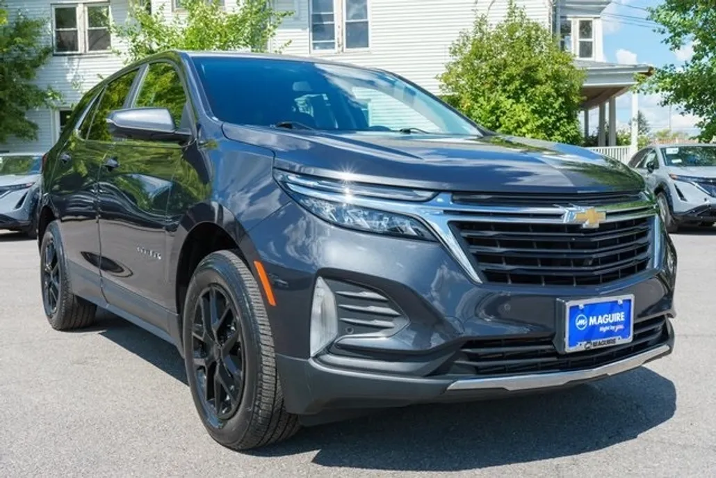 2022 Chevrolet Equinox LT photo 1