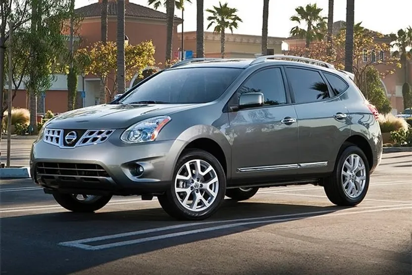 2011 Nissan Rogue SV photo 1