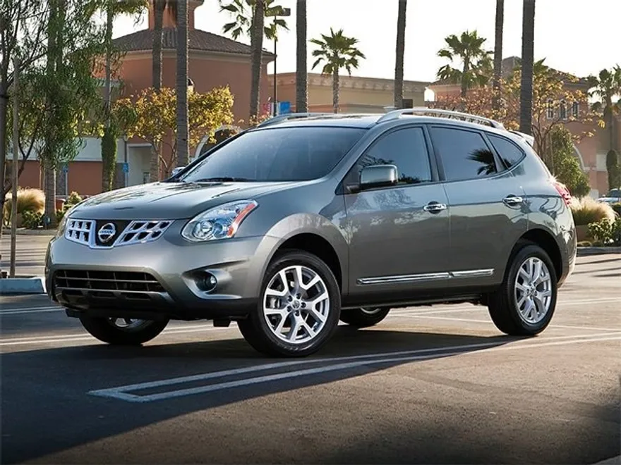 2011 Nissan Rogue SV photo 1