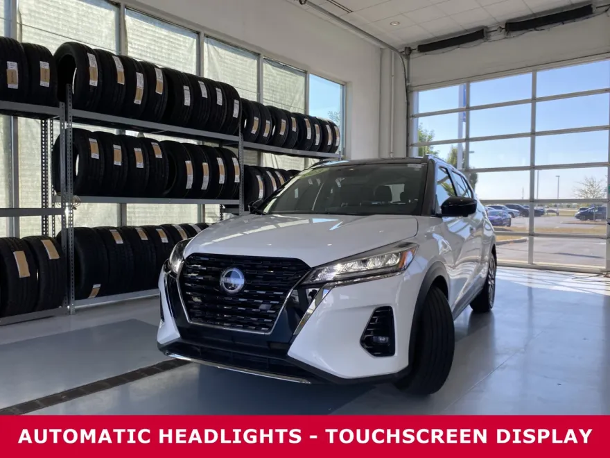 2023 Nissan Kicks SR photo 1