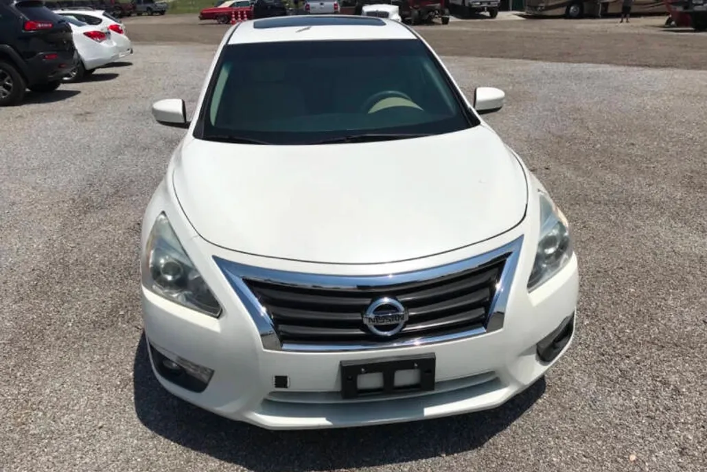 2013 Nissan Altima 2.5 SV photo 1