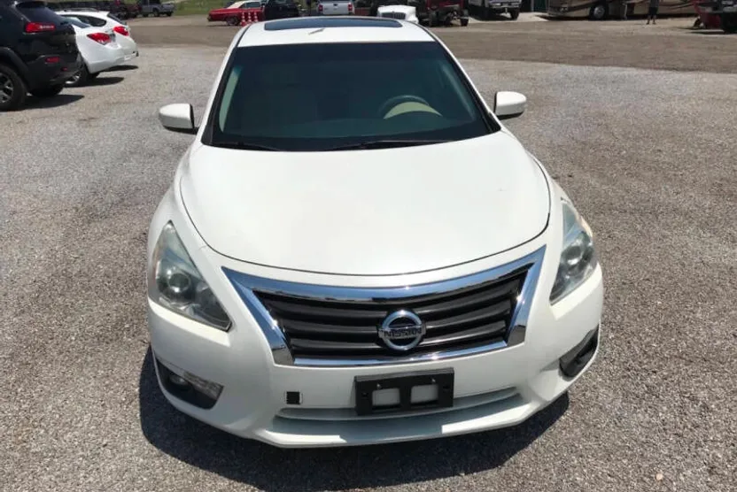 2013 Nissan Altima 2.5 SV photo 1