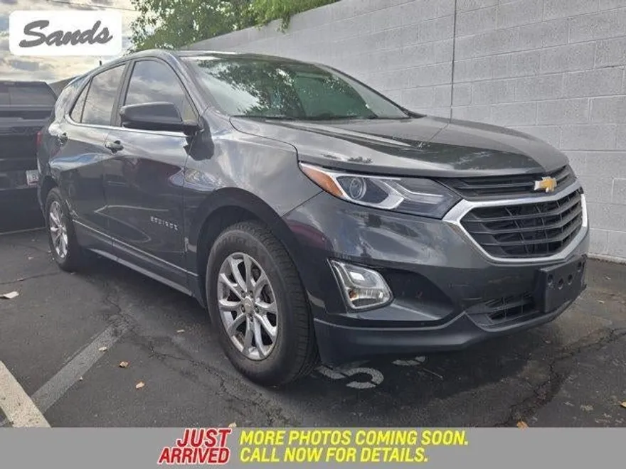 2021 Chevrolet Equinox LT photo 1