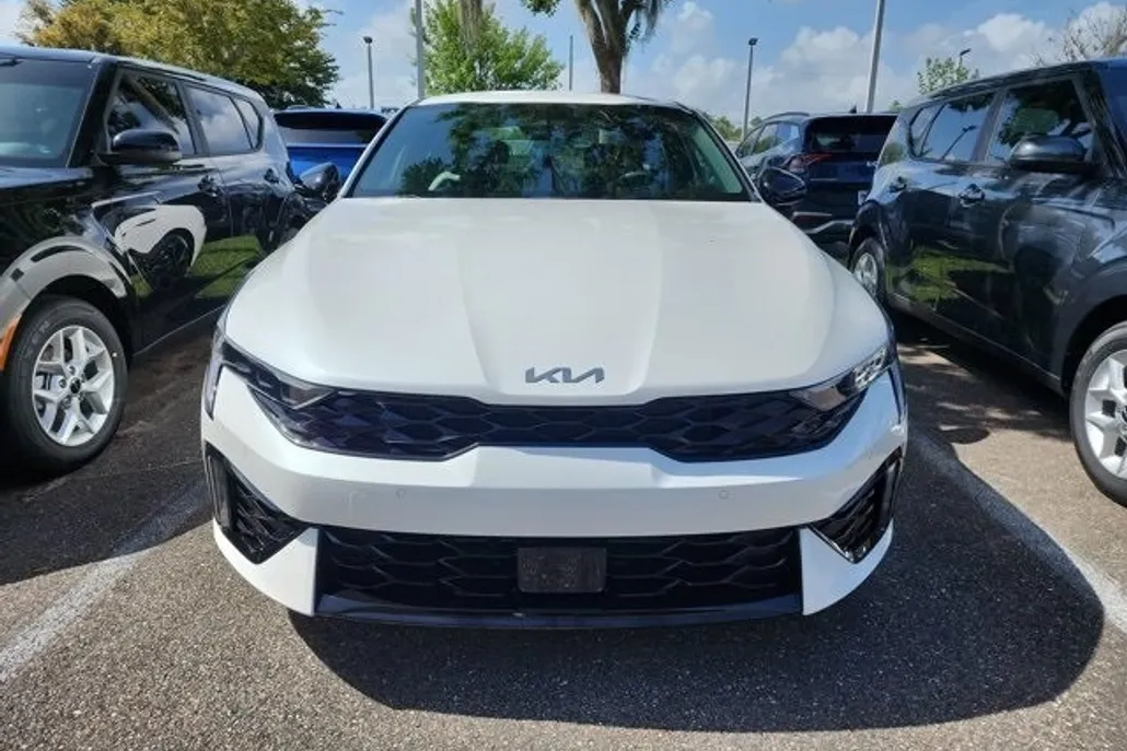 2025 Kia K5 GT-Line photo 1