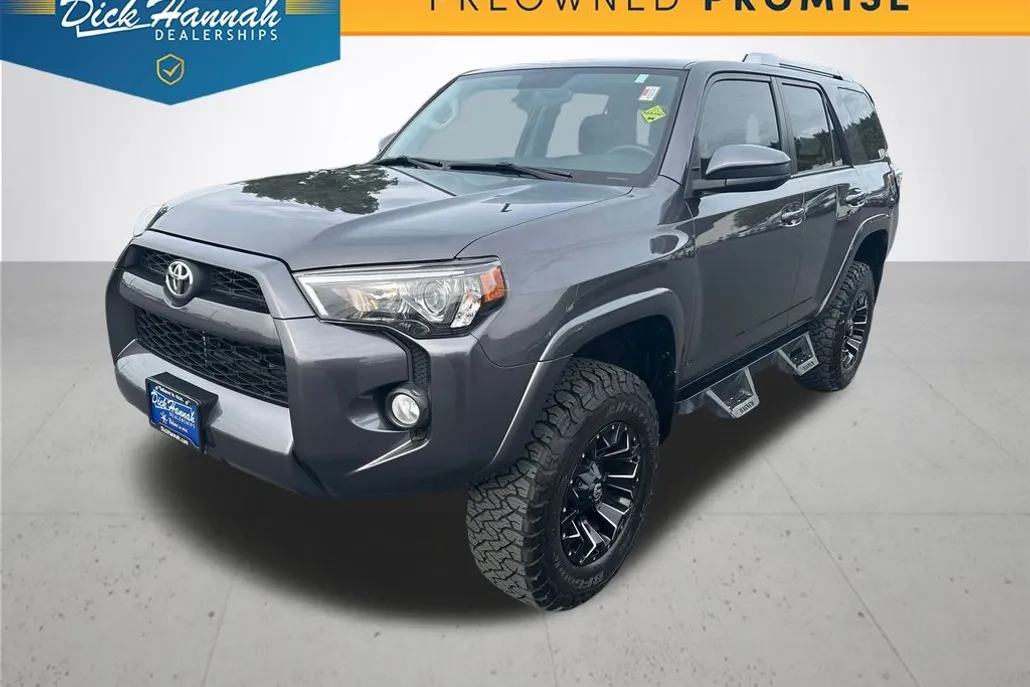 2017 Toyota 4Runner SR5 photo 1