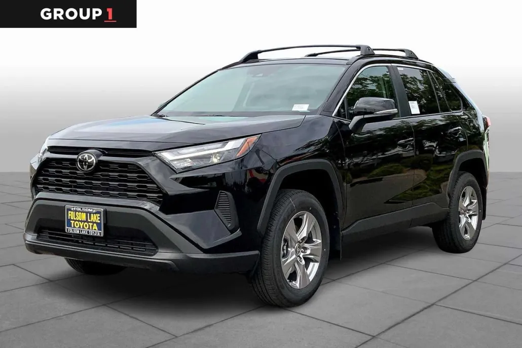 2025 Toyota RAV4 XLE photo 1