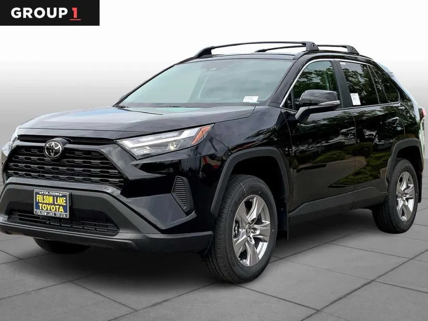 2025 Toyota RAV4 XLE photo 1