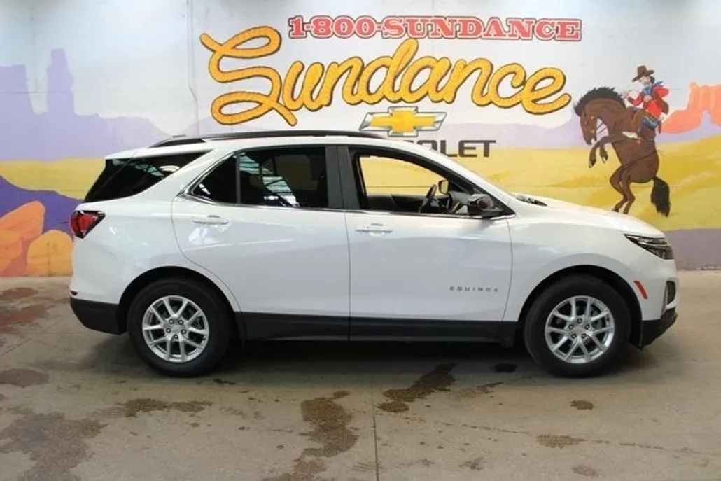 2022 Chevrolet Equinox LT photo 1