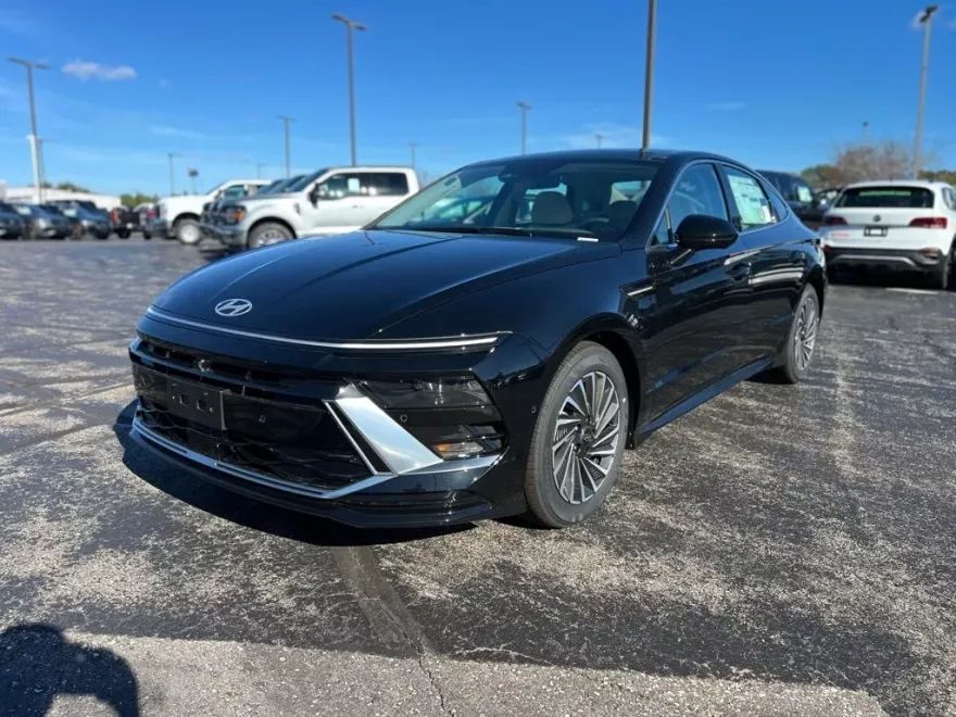 2024 Hyundai Sonata Hybrid Limited photo 1