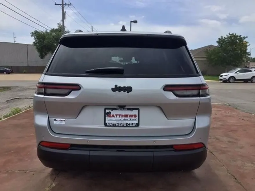 2025 Jeep Grand Cherokee Altitude photo 1