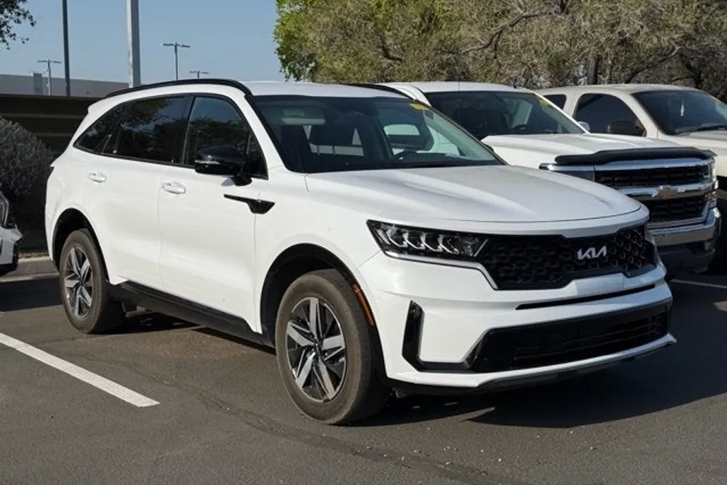 2022 Kia Sorento S photo 1