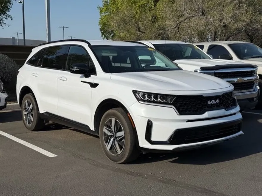 2022 Kia Sorento S photo 1