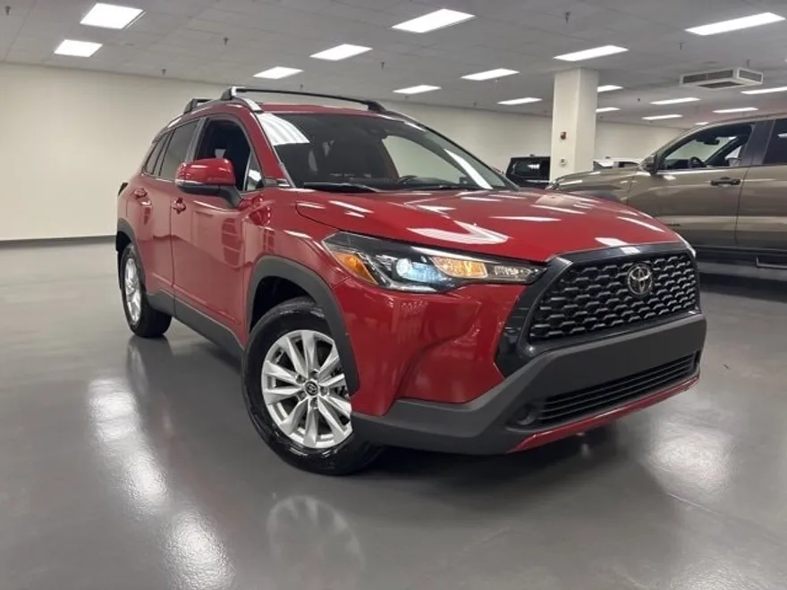 2022 Toyota Corolla Cross LE photo 1