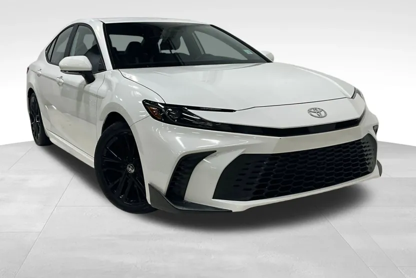 2025 Toyota Camry SE photo 1