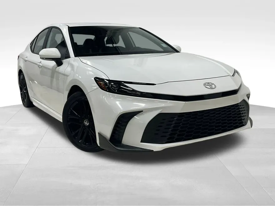 2025 Toyota Camry SE photo 1