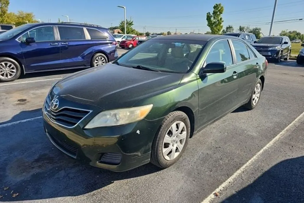 2011 Toyota Camry LE photo 1