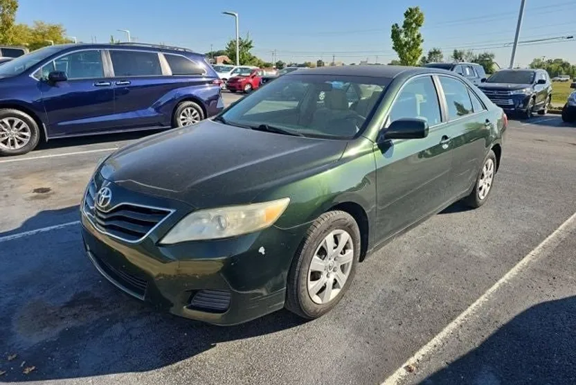 2011 Toyota Camry LE photo 1