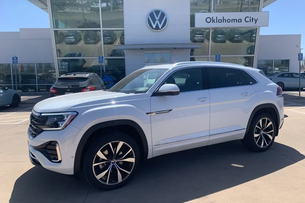 2025 Volkswagen Atlas Cross Sport SEL Premium R-Line photo 1