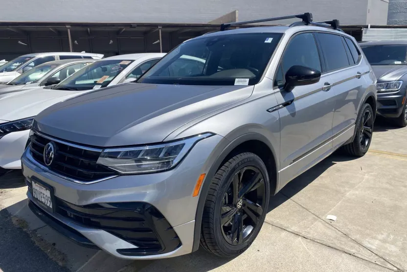 2023 Volkswagen Tiguan SE R-Line Black photo 1