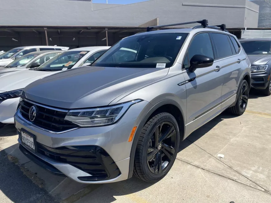 2023 Volkswagen Tiguan SE R-Line Black photo 1