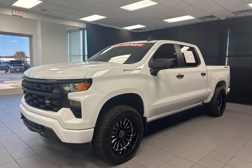 2023 Chevrolet Silverado 1500 Custom photo 1