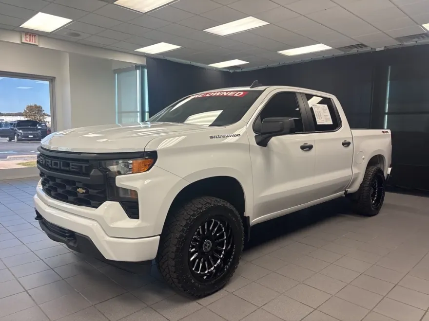 2023 Chevrolet Silverado 1500 Custom photo 1