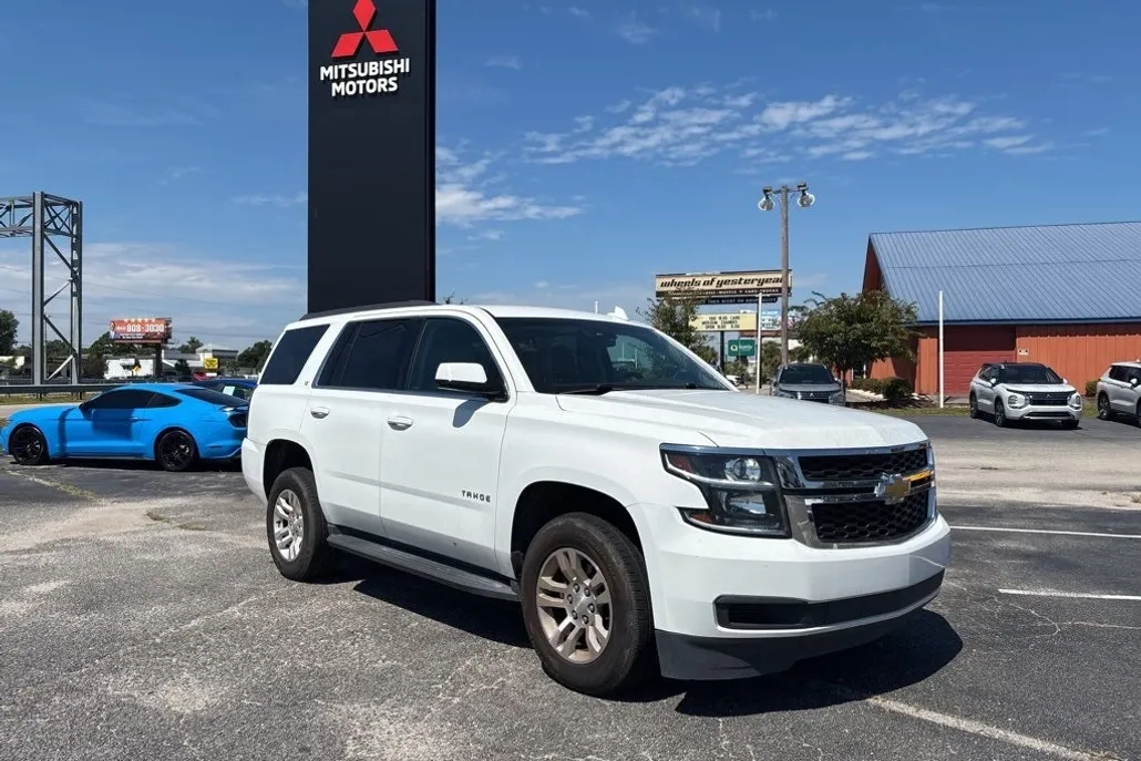 2017 Chevrolet Tahoe LT photo 1