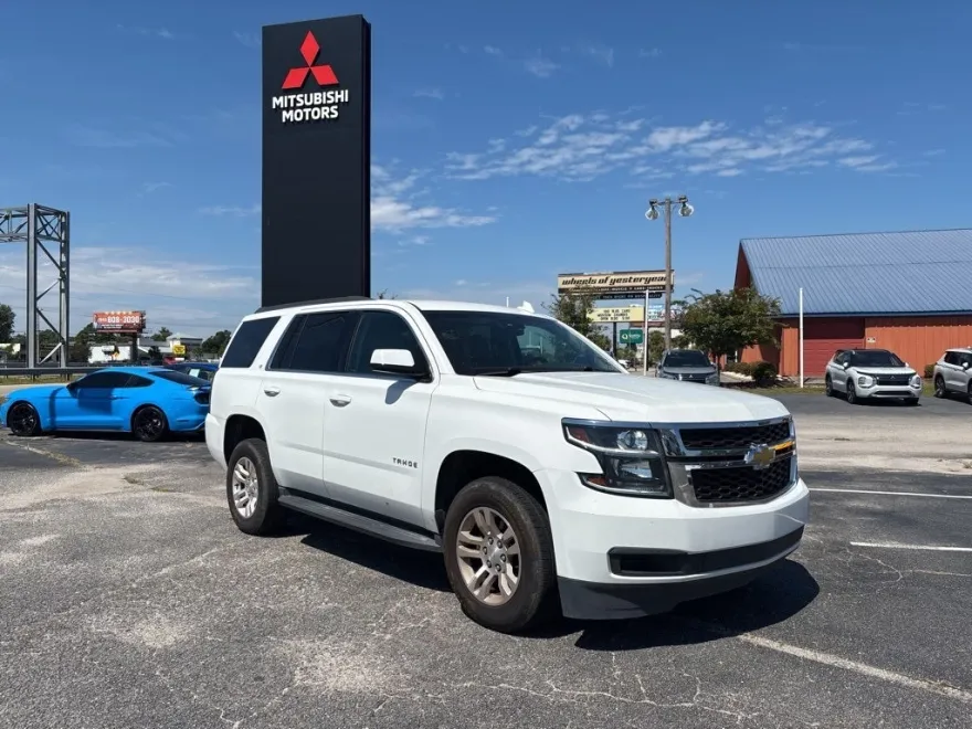 2017 Chevrolet Tahoe LT photo 1