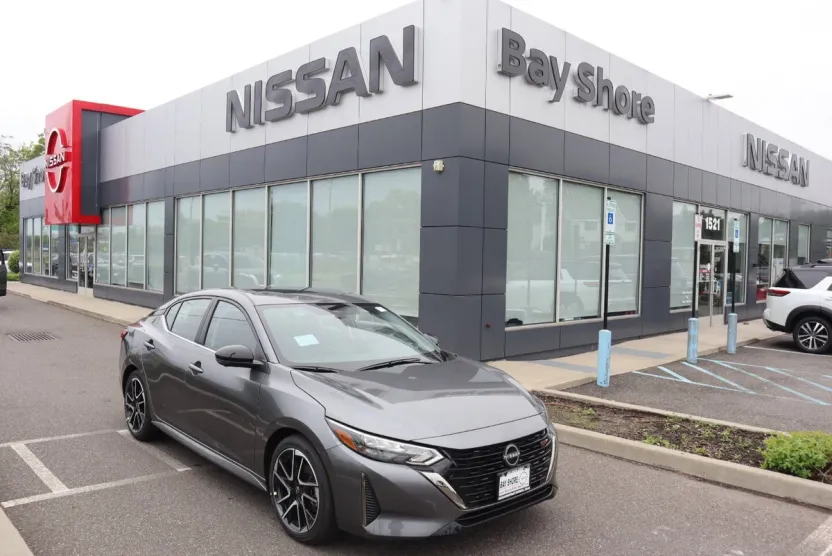 2025 Nissan Sentra SR photo 1